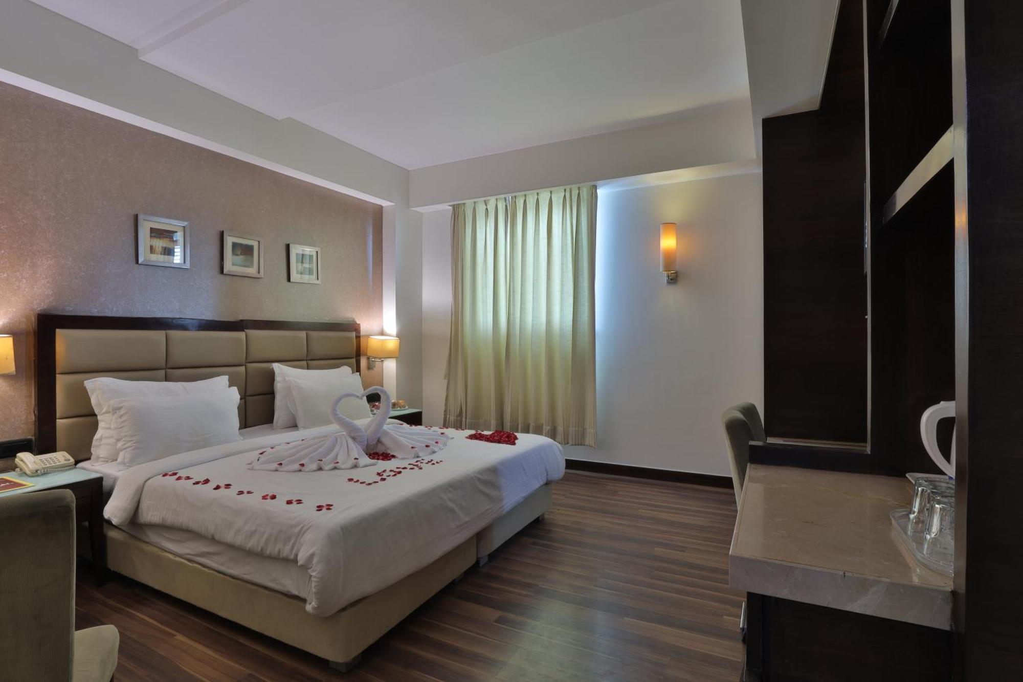 Krios Hotel - Near Sg Highway, Ahmadabad Zewnętrze zdjęcie