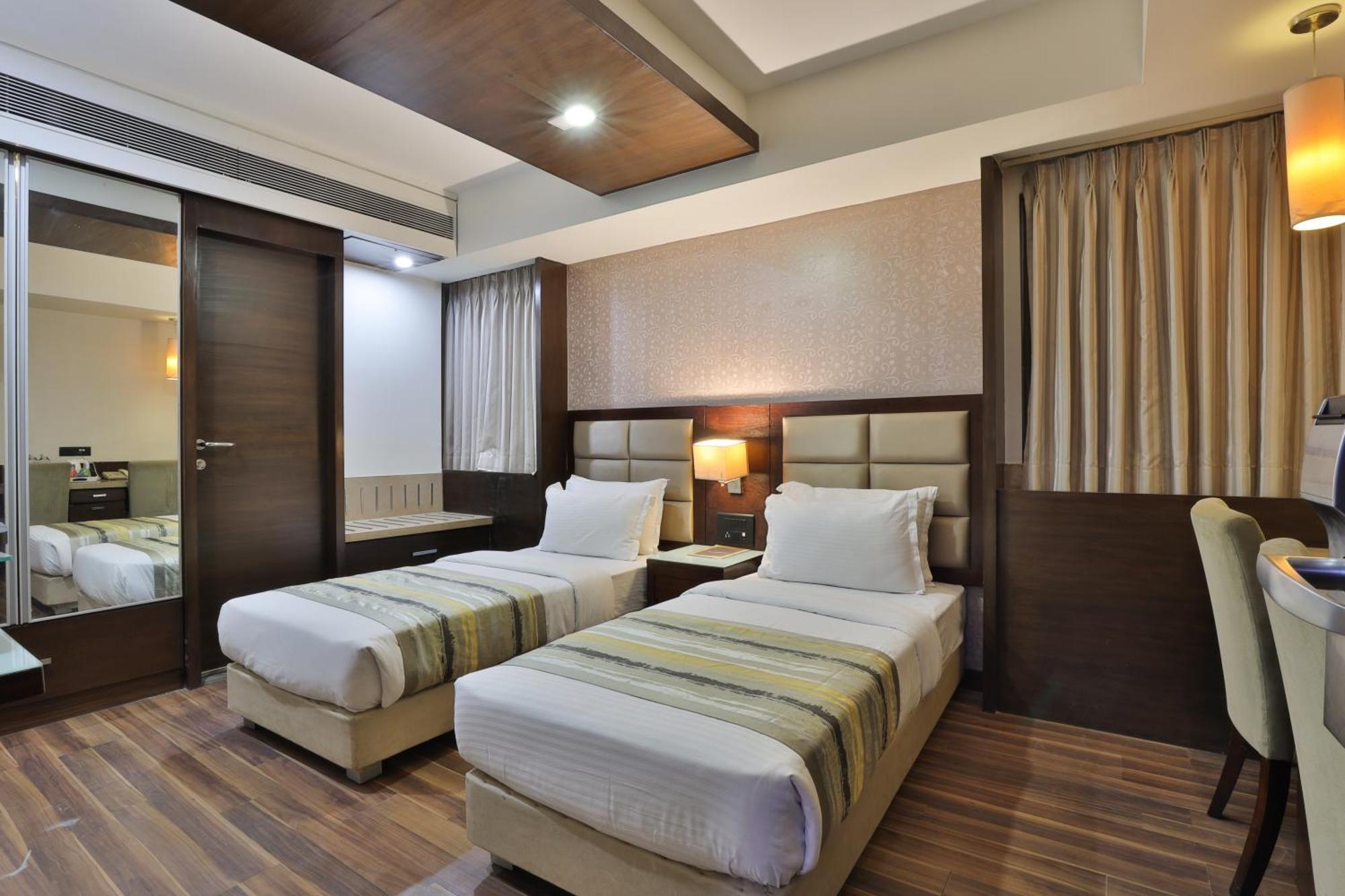 Krios Hotel - Near Sg Highway, Ahmadabad Zewnętrze zdjęcie